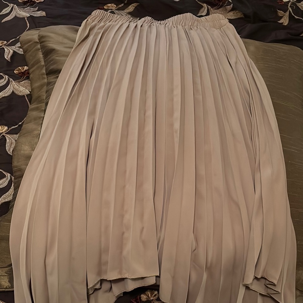 Elegant Cream Pleated Midi Skirt for Cocktail Events